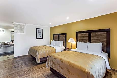2 Queen Beds, Nonsmoking, Accessible