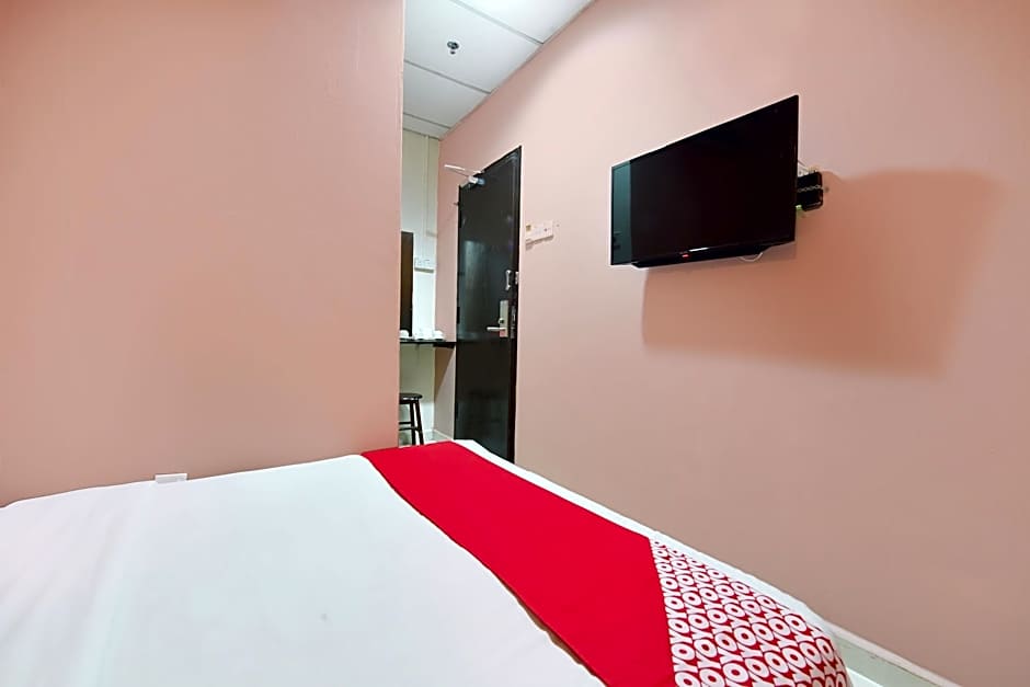 OYO 89588 Destiny Riverside Hotel