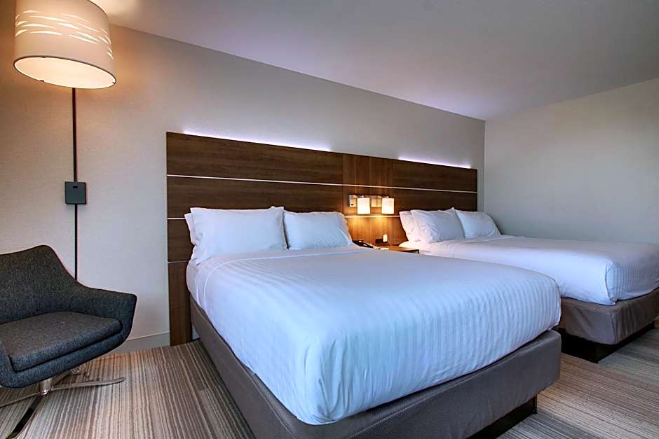 Holiday Inn Express & Suites Wapakoneta By IHG