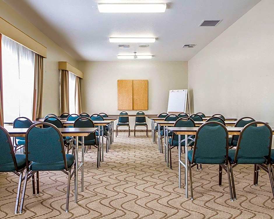 Comfort Inn & Suites Oakland
