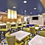 La Quinta Inn & Suites by Wyndham Niagara Falls