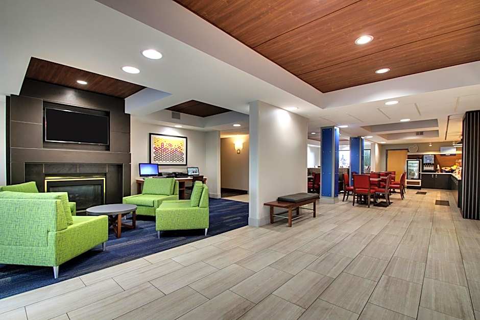 Holiday Inn Express Hotel & Suites Cedar Rapids I-380 at 33rd Avenue By IHG