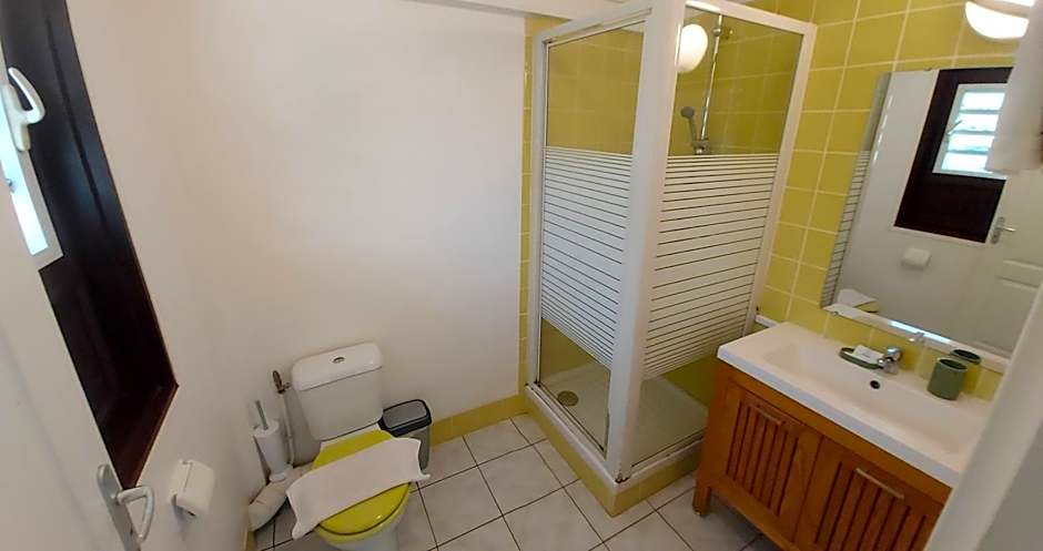 Au Petit Canal Fleuri