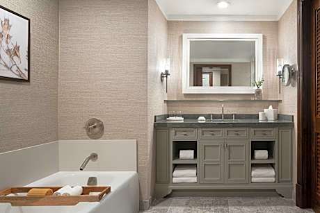 Lake View Fireside, Guest room, 1 King, Lake view, Terrace level