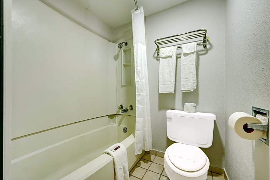 Capital O Travelers Inn Lawton Fort Sill