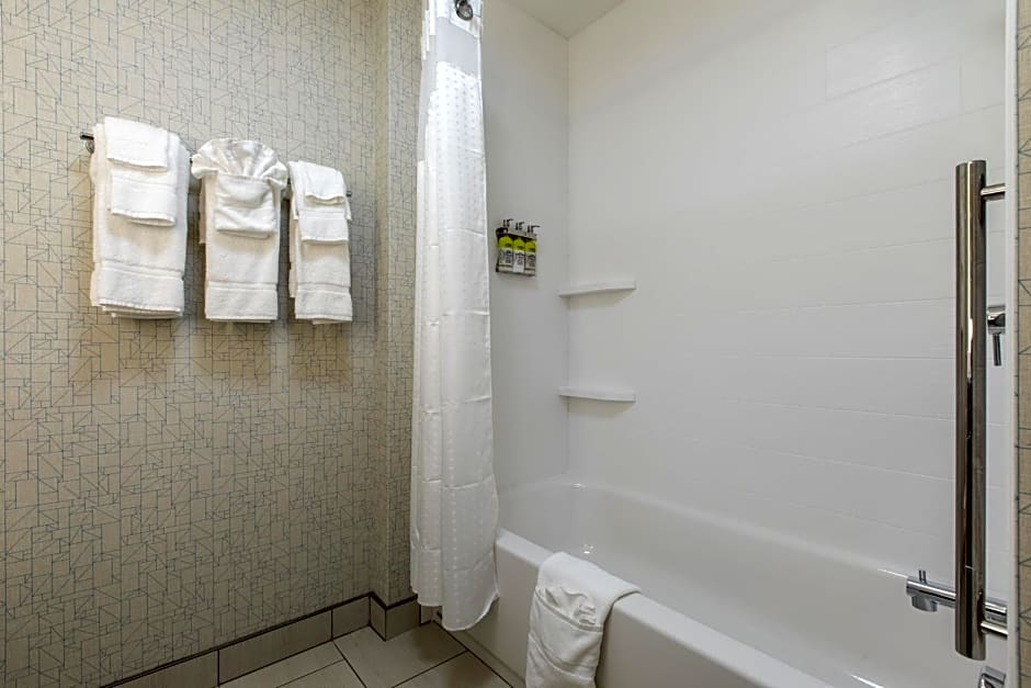Holiday Inn Express & Suites Greenville S - Piedmont, an IHG Hotel