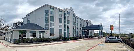 Super 8 by Wyndham San Antonio/Alamodome Area