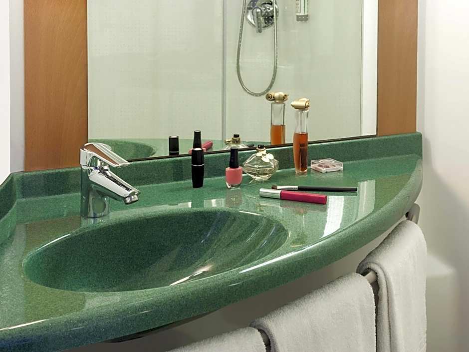 ibis Valencia Bonaire Airport Hotel