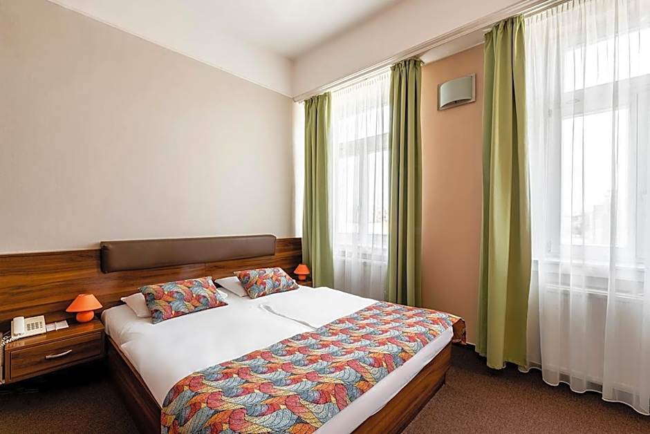 Photo 1 of 32 of Star City Hotel