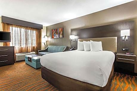 Queen Suite - Accessible/Non-Smoking