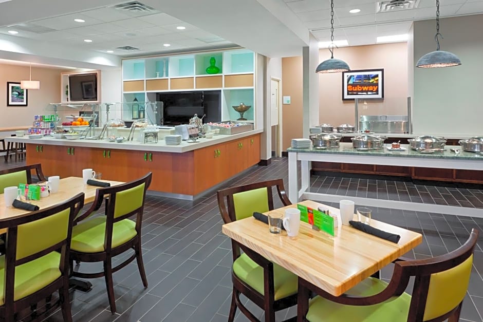 Holiday Inn Clark - Newark, an IHG Hotel