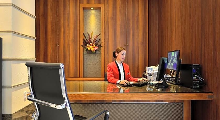 Okinawa Kariyushi Lch Izumizaki Kenchomae Hotel