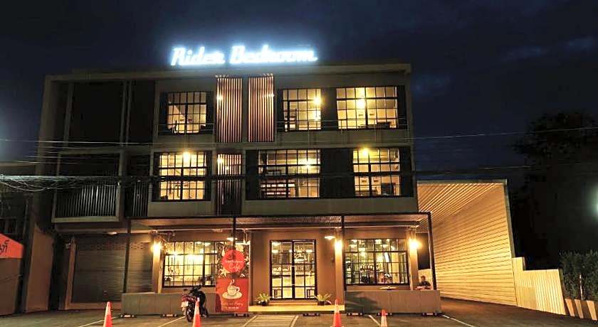 Rider Bedroom Hostel & Cafe