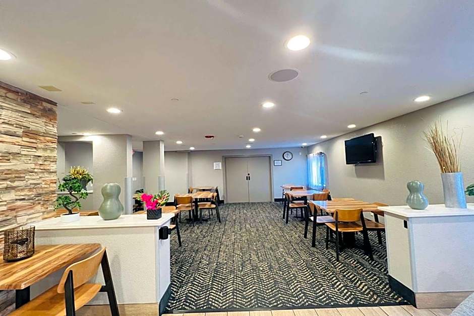 AmericInn by Wyndham Glendale/Milwaukee