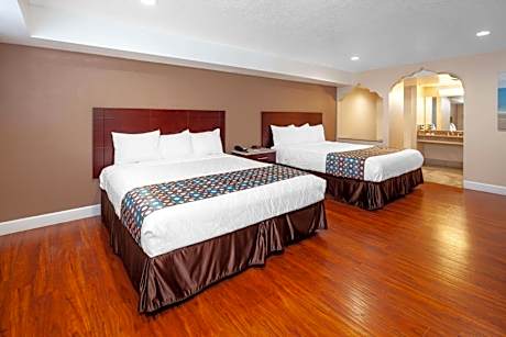 2 King Beds, Mobility/Hearing Impaired Access Room, Tub w/Grab Bars,No-Smoking