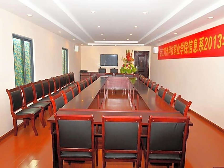 GreenTree Inn Jiaxing Zhapu jiulong Mountain Express Hotel
