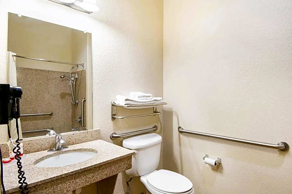 OYO Townhouse Clute Lake Jackson