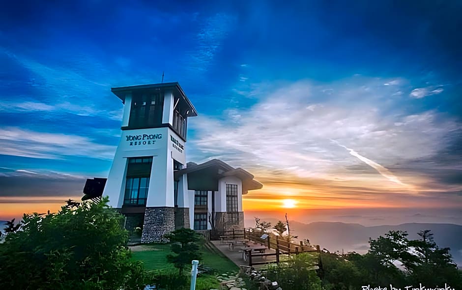 Green And Blue Hotel