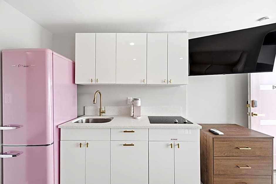 Pink Champagne Boutique Motel