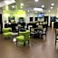 La Quinta Inn & Suites by Wyndham Louisville East
