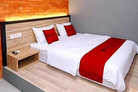 RedDoorz @ Hotel DPraya Pati