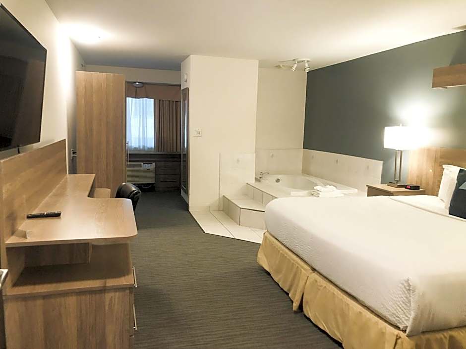 Days Inn & Suites by Wyndham Niagara Falls Centre St. By the Falls