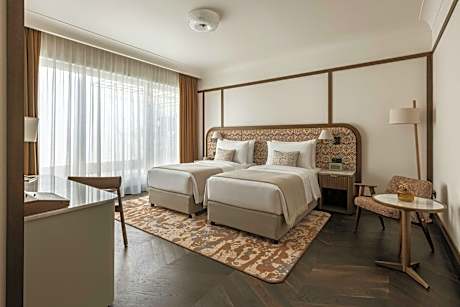 Modern Twin, Guest room, 2 Twin, Courtyard view