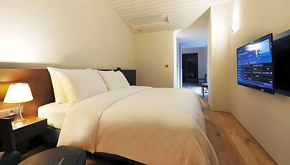 HOTEL498