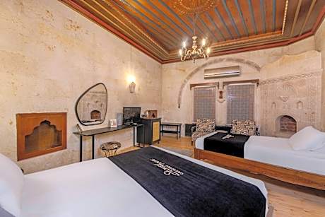 Family Room (3 Adults)