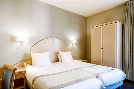 4 Single Beds, Nonsmoking, Upgrade