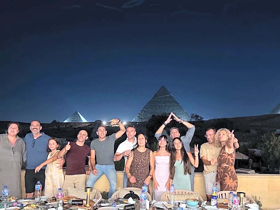 The Gate Hotel Front Pyramids & Sphinx View