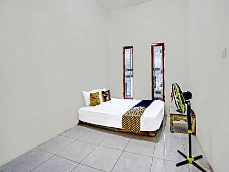 SPOT ON Room without Air Conditioning