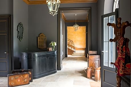 Suite Chartreuse du Thil, located 0.9 mile from Les Sources de Caudalie