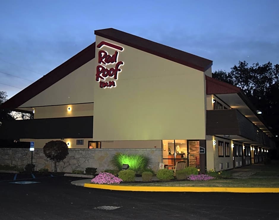 Red Roof Inn Utica