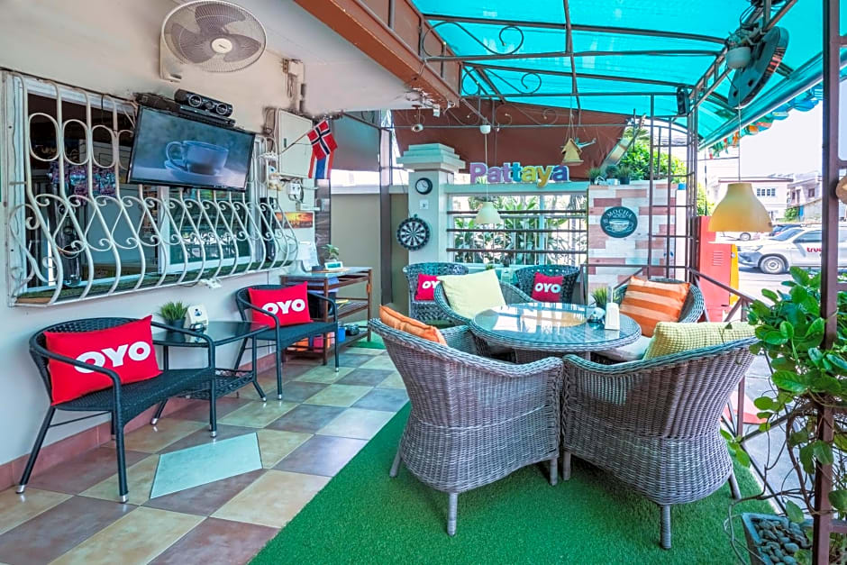 OYO 838 Aromdee Apartment