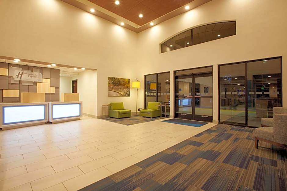 Holiday Inn Express & Suites Davis - University Area By IHG