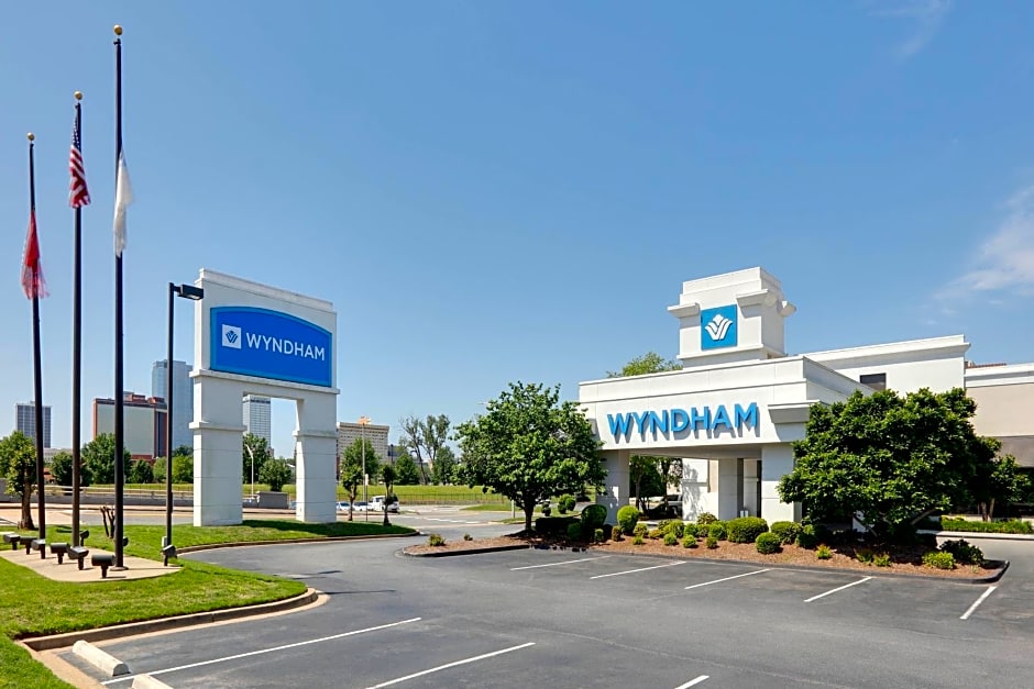 Wyndham Riverfront Hotel