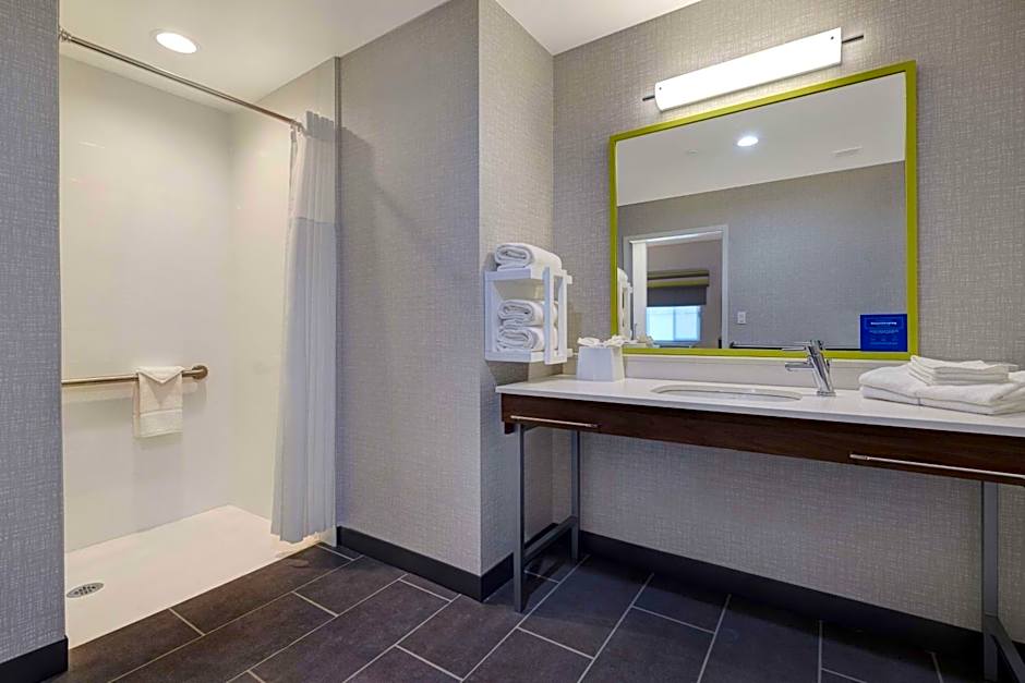 Hampton Inn By Hilton & Suites Marina