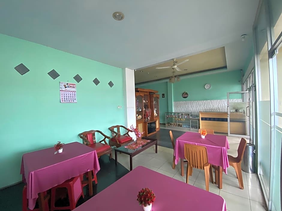 RedDoorz near Terminal Dangerakko Palopo