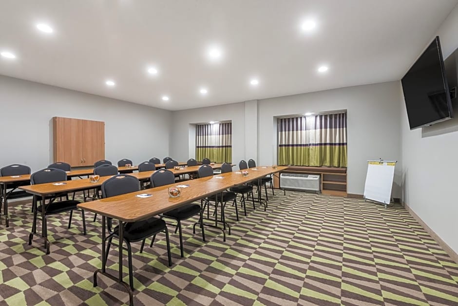 Microtel Inn & Suites by Wyndham New Martinsville