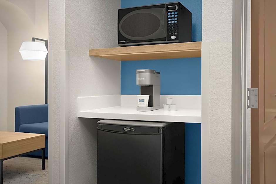 Holiday Inn Express Hotel & Suites DFW West - Hurst By IHG