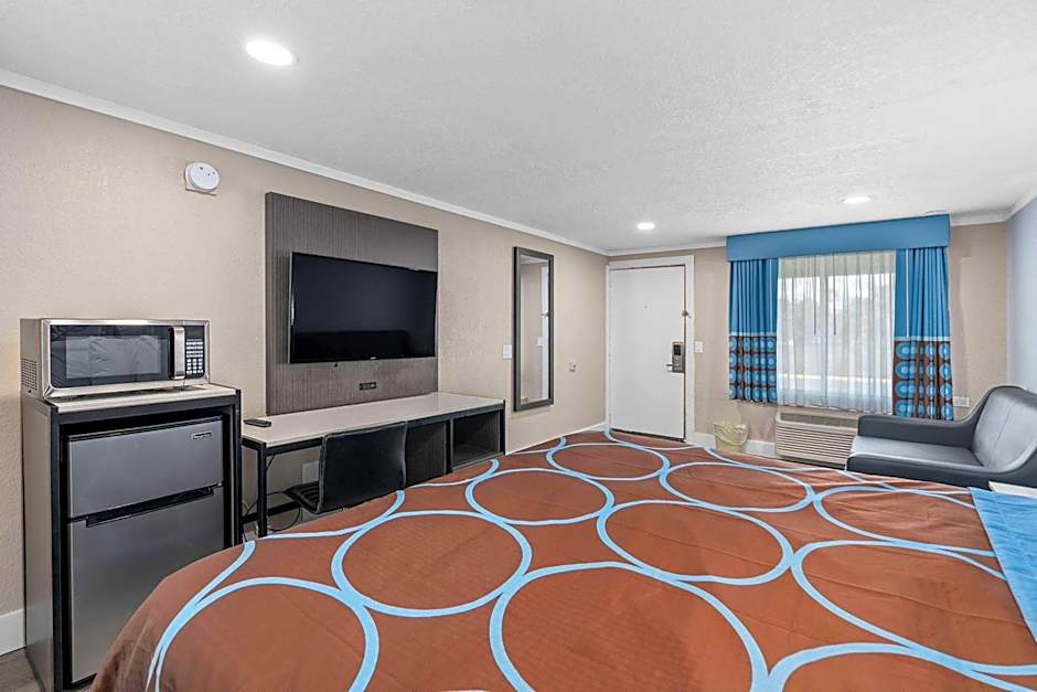 Super 8 by Wyndham Kissimmee-Orlando