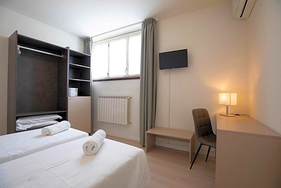 Photo 1 of 33 of 1 Double Bed or 2 Beds
