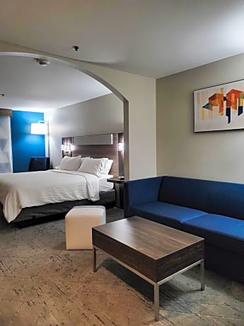 One-Bedroom King Suite