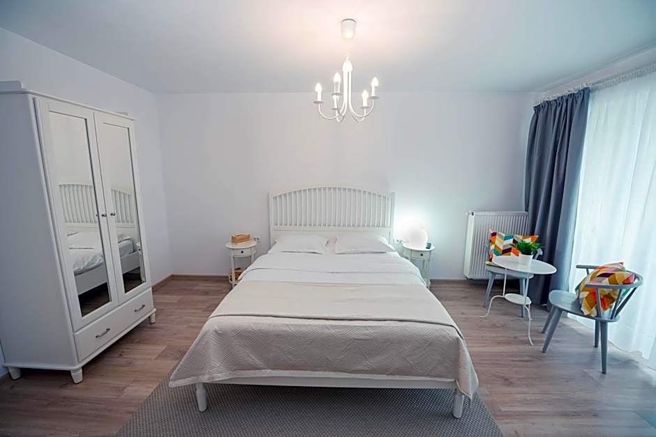 White Mood Apartment Brasov