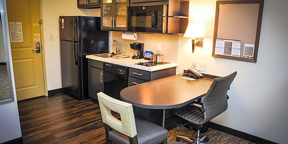 Candlewood Suites Pearl By IHG