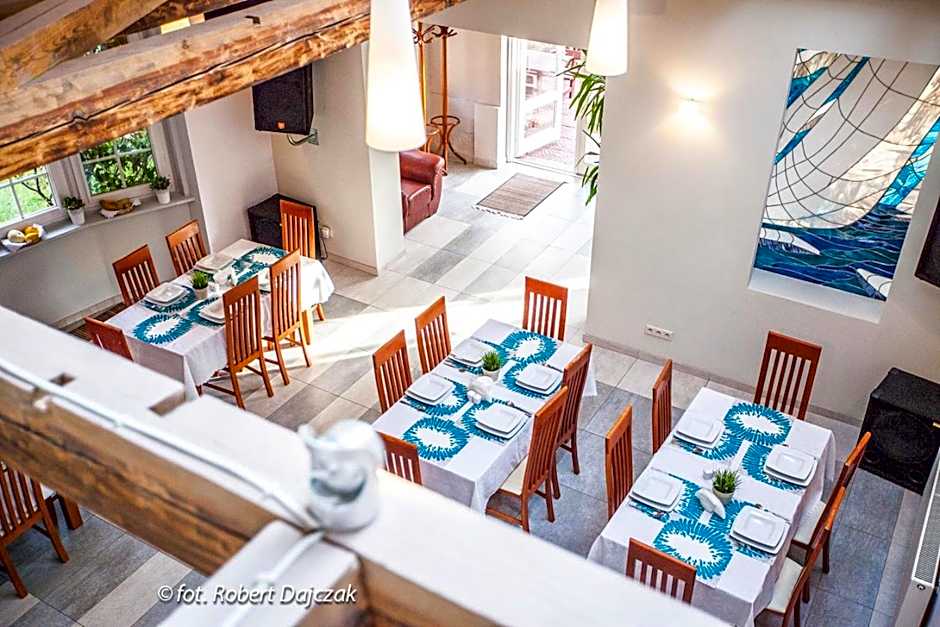 OŚRODEK KOLONIJNO WCZASOWY MEWA - przy plaży z basenem z podgrzewaną wodą i mini SPA