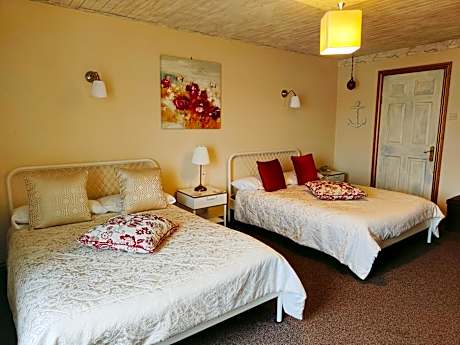 Family Room (4 Adults)