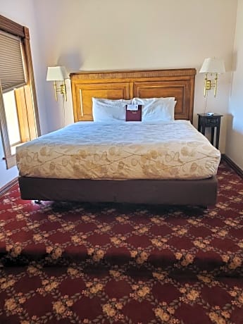 Deluxe King Suite