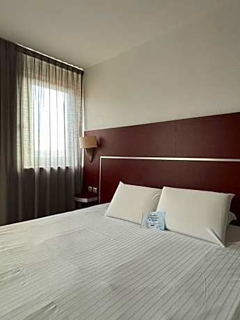 1 Double Bed - Superior Room